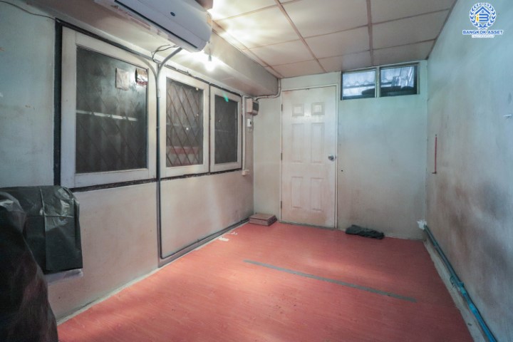 *****ทาวน์เฮ้าส์มือสองนนทบุรี เนื้อที่ 35 ตร.ว. ทำเลใกล้สนามบินดอนเมือง ม.ปิ่นเจริญ3 ดอนเมือง หน้ากว้าง 6 เมตร ฟังก์ชัน 3 ห้องนอน 2 ห้องน้ำ ต่อเติมครบพร้อมอยู่ บนทำเลเดินทางสะดวก ใกล้จุดขึ้นทางด่วนศรีสมาน